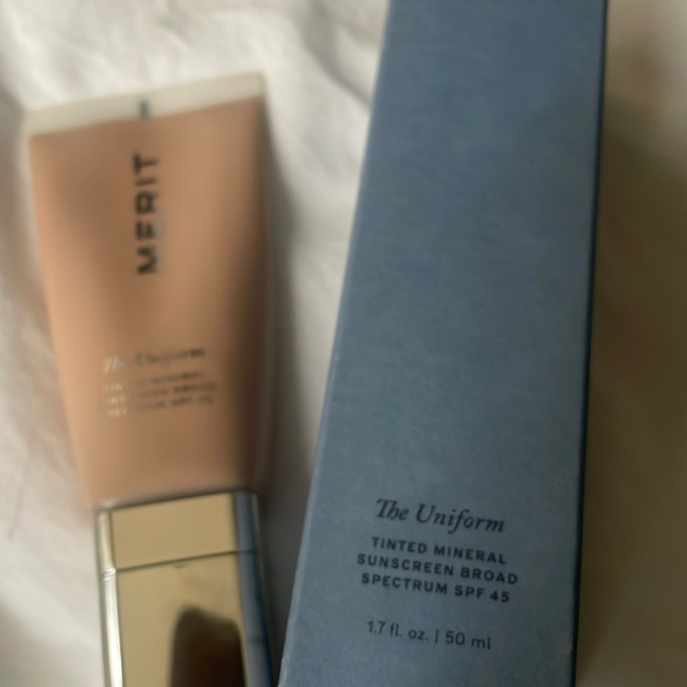 Merit “The Uniform” Tinted Sunscreen | 25